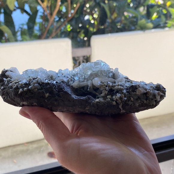 Beautiful crystal growing on matrix - Picture 7 of 11